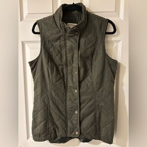 Magellan Outdoors Olive Green Quilted Vest